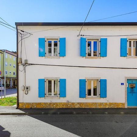 Center House With Apartments Umag Exteriör bild