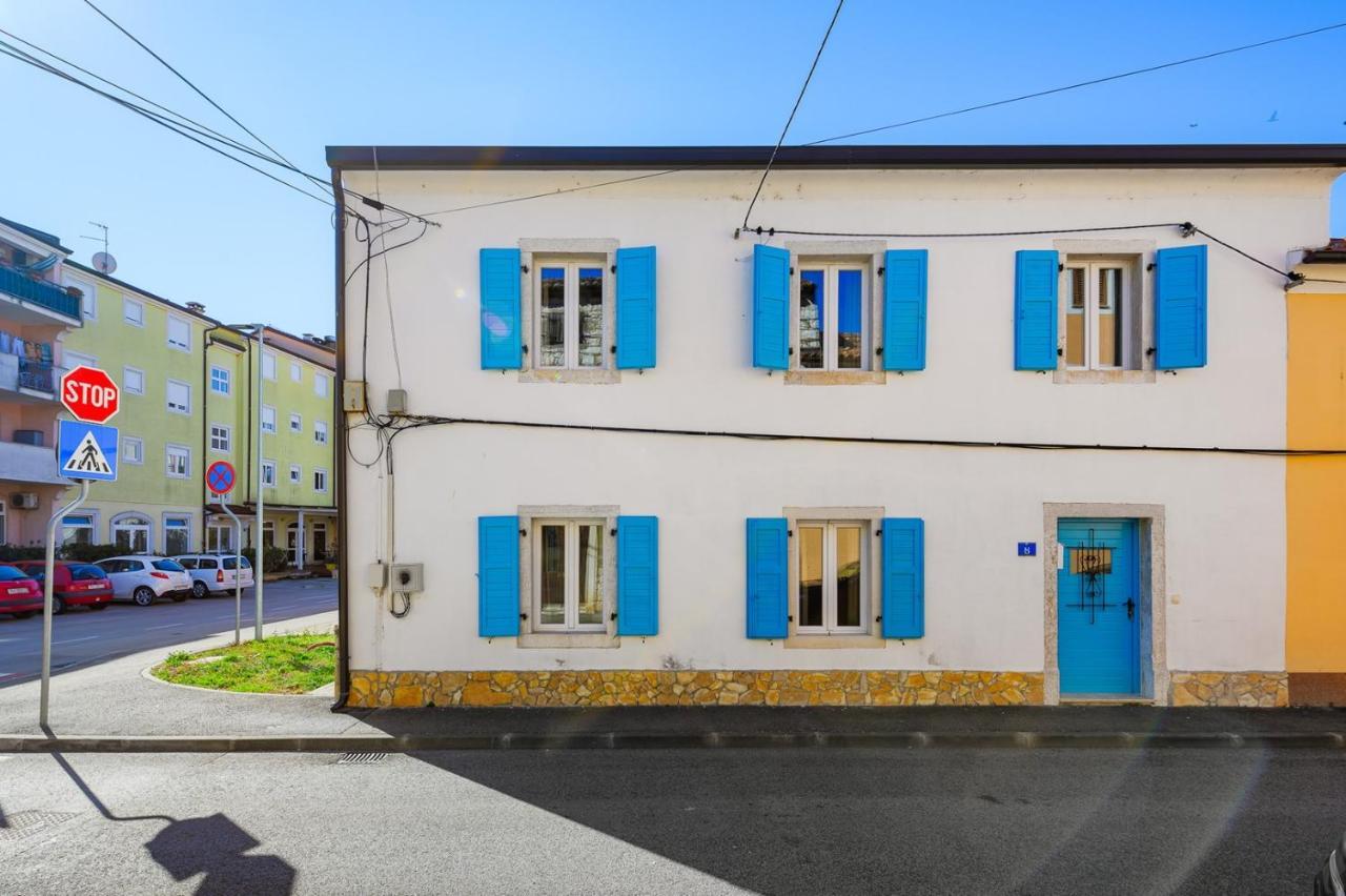 Center House With Apartments Umag Exteriör bild