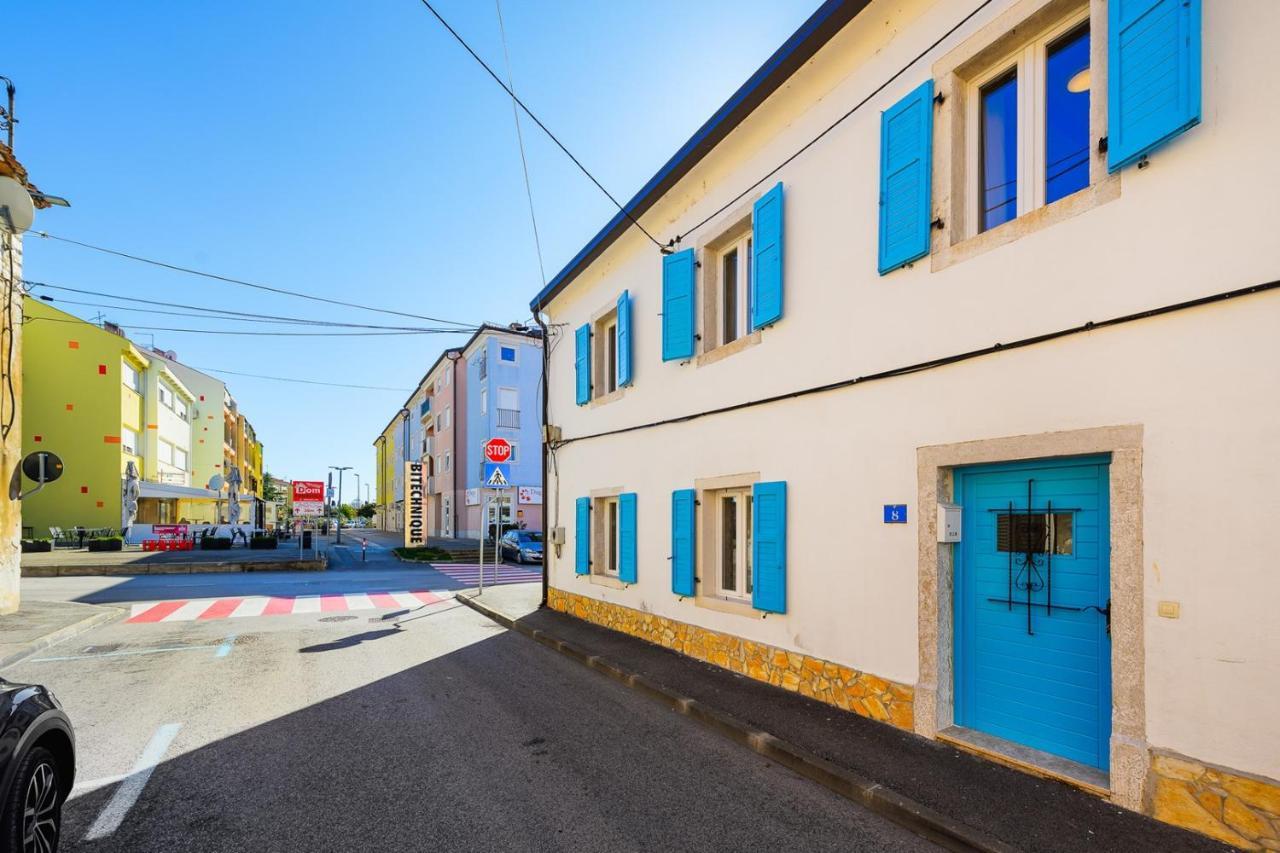 Center House With Apartments Umag Exteriör bild